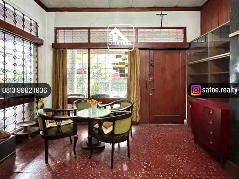 rumah klasik halaman luas di dekat gedung sate bandung