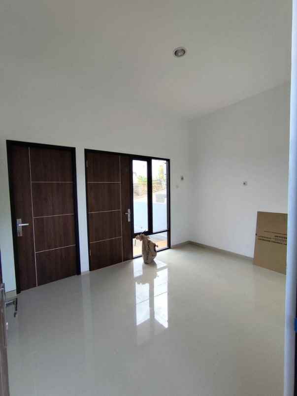 rumah konsep villa minimalis di kota batu