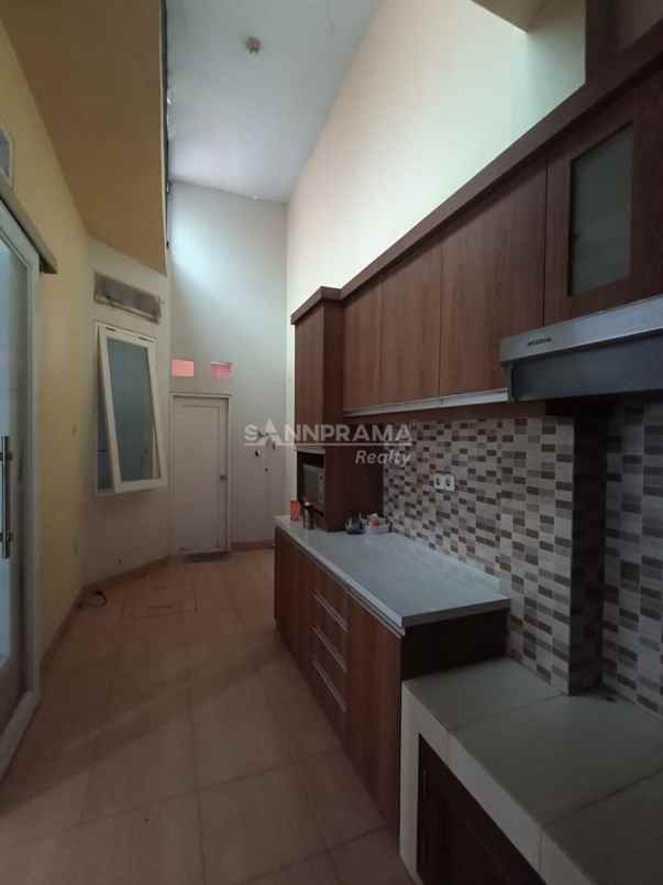 rumah lahan luas di bella casa depok dekat tip top