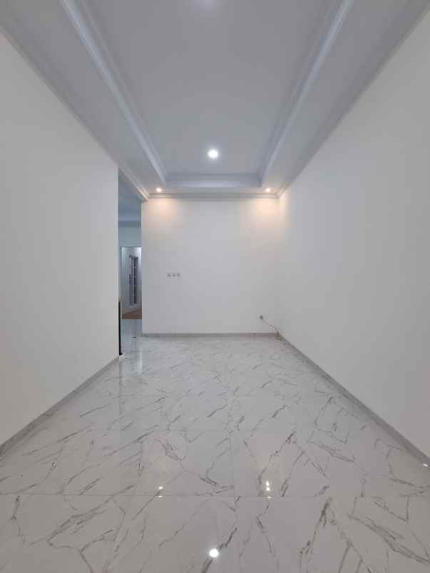 rumah mewah 2 lantai dalam cluster di mampang depok