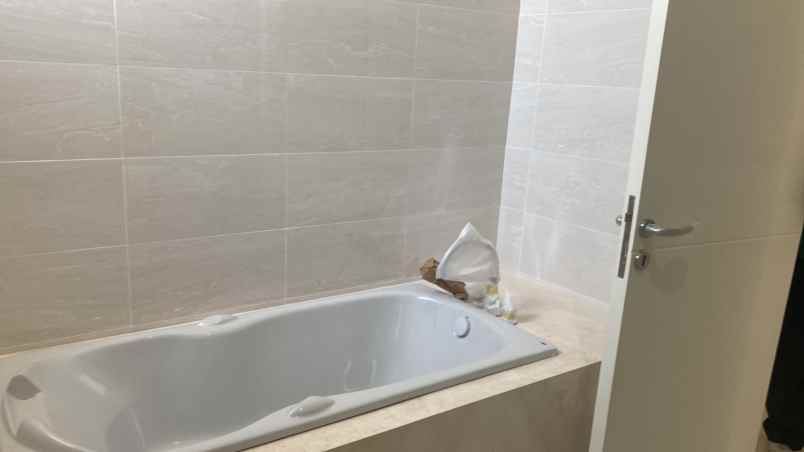 rumah mewah 2 lantai di cluster mewah bukit sari