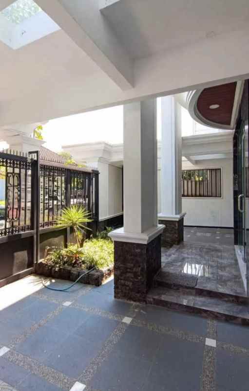 rumah mewah 3 lantai siap huni lokasi araya