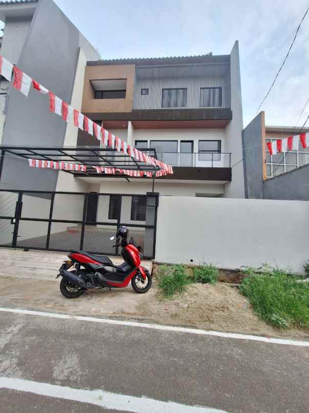 rumah mewah baru siap huni di duren sawit jaktim