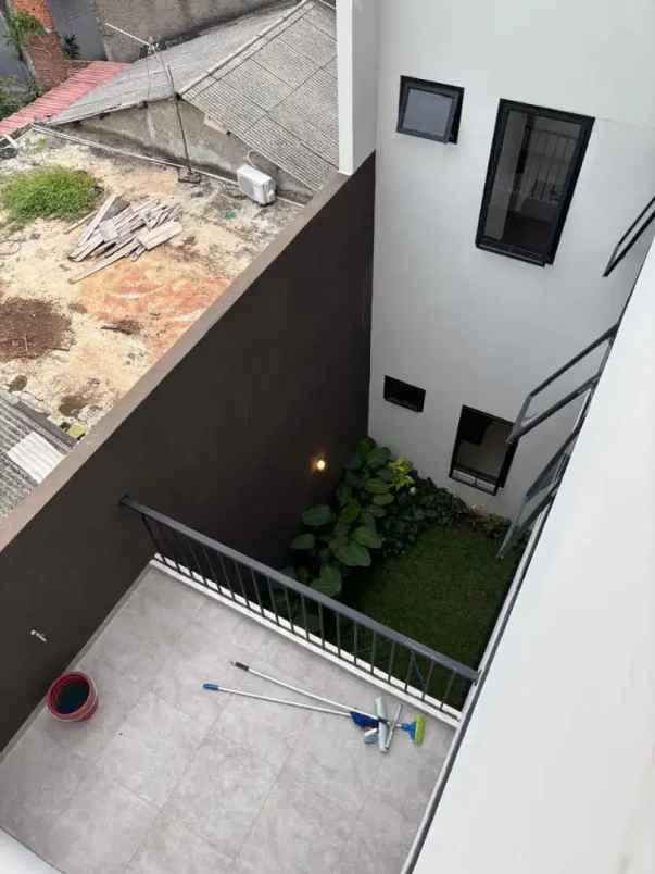 rumah mewah baru siap huni di duren sawit jaktim