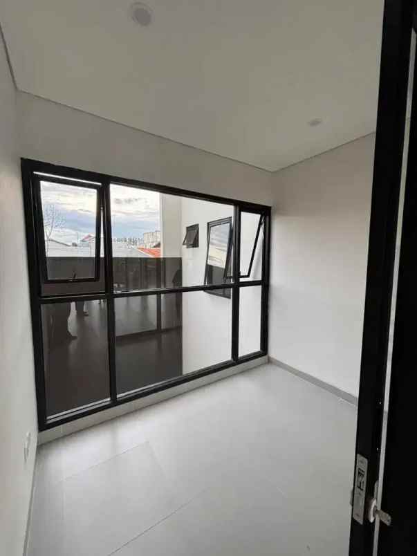 rumah mewah baru siap huni di duren sawit jaktim