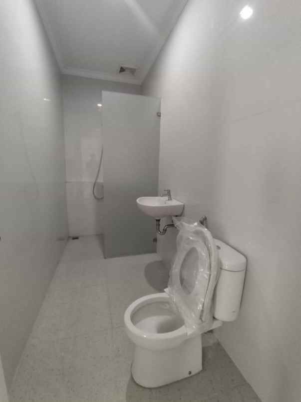 rumah mewah dalam cluster di area meruya jakbar