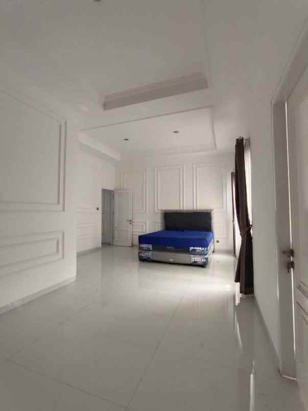 rumah mewah dalam cluster di area meruya jakbar