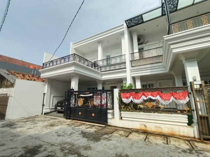 rumah mewah dalam cluster di area meruya jakbar