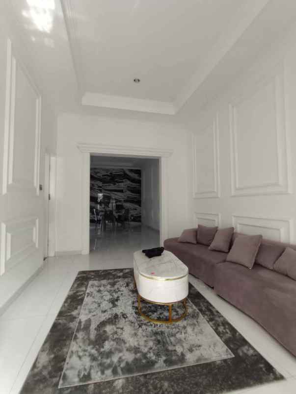 rumah mewah dalam cluster di area meruya jakbar