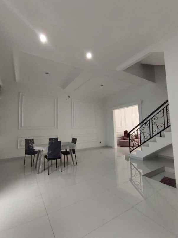 rumah mewah dalam cluster di area meruya jakbar