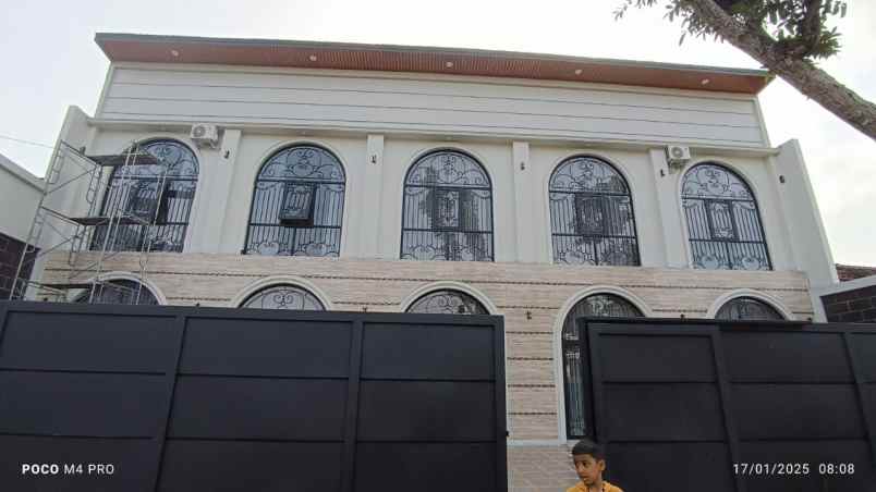 rumah mewah dan megah 2 lantai lantai granit mewah