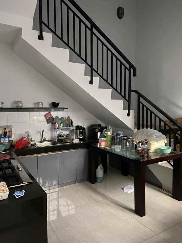 rumah mewah lokasi strategis di pulomas jaktim