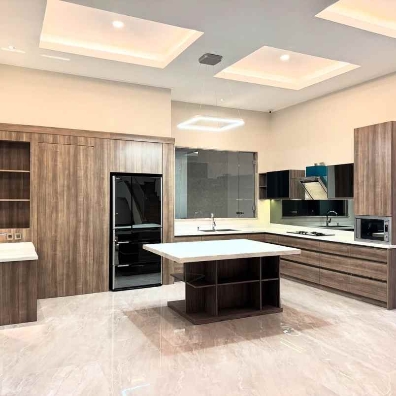 rumah mewah minimalis dengan kolam renang dian istana