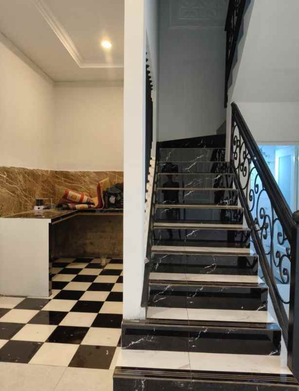 rumah minimalis modern siap huni di tanah baru depok