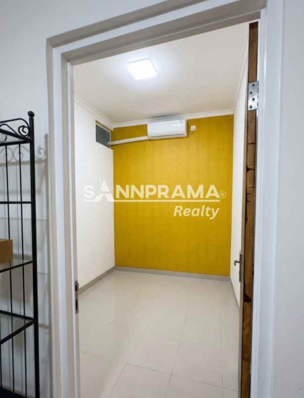 rumah minimalis strategis 5 menit ke stasiun depok