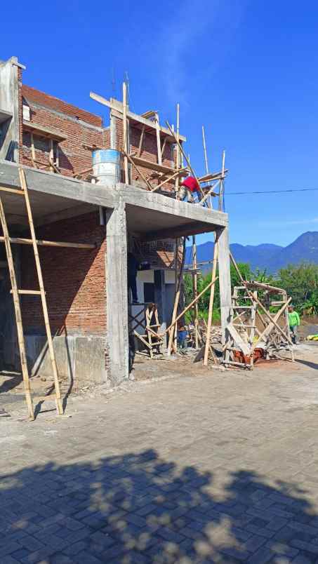 rumah modern lokasi strategis di kota batu