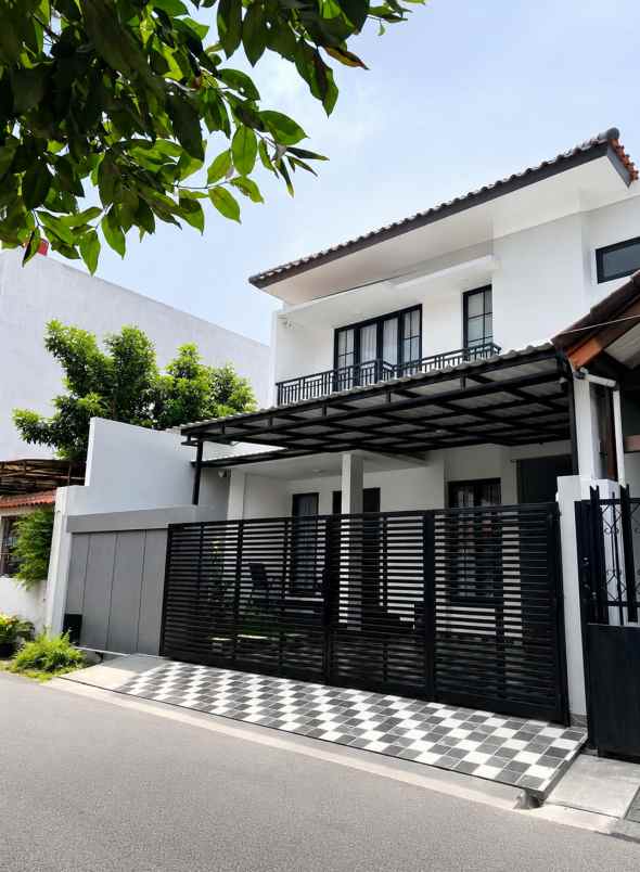 rumah modern swimming pool di bintaro sektor 1
