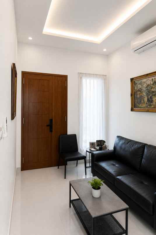 rumah modern swimming pool di bintaro sektor 1