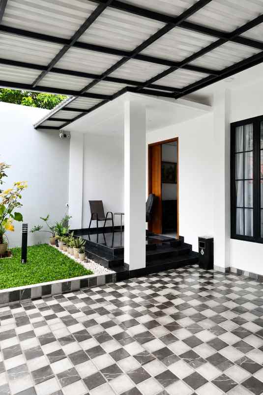 rumah modern swimming pool di bintaro sektor 1