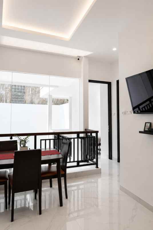 rumah modern swimming pool di bintaro sektor 1