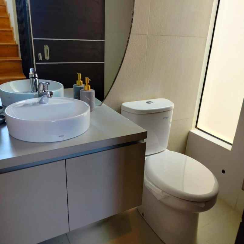 rumah nyaman dengan pemandangan indah ala santorini
