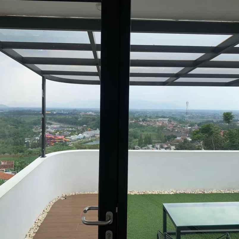 rumah nyaman dengan pemandangan indah ala santorini
