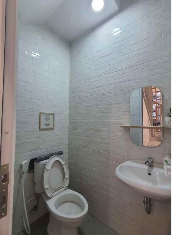 rumah pancoran mas depok 900 meter tol sawangan