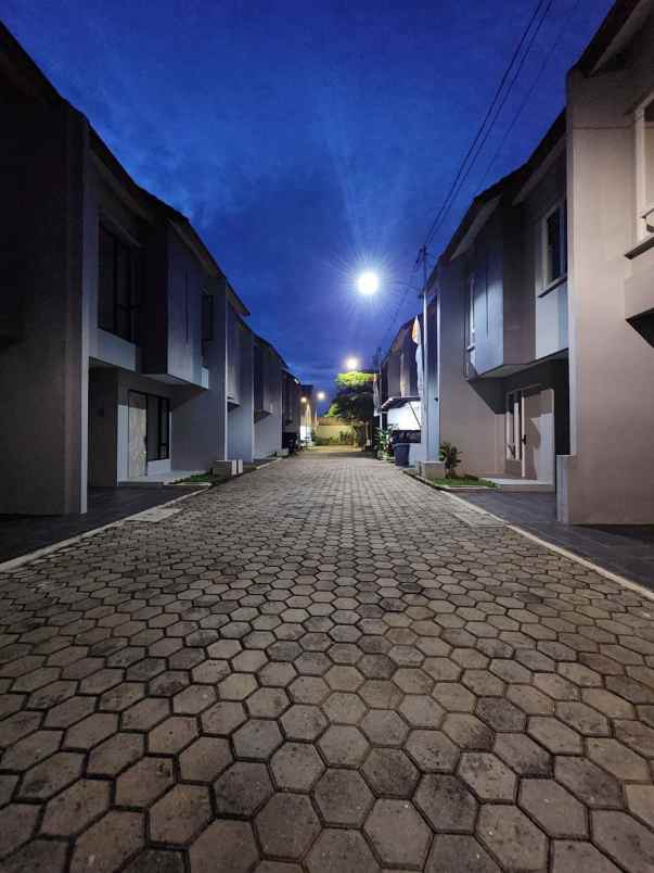 rumah pancoran mas depok 900 meter tol sawangan