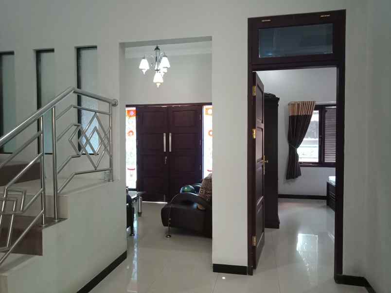 rumah purwokerto pusat kota dua lantai non perumahan