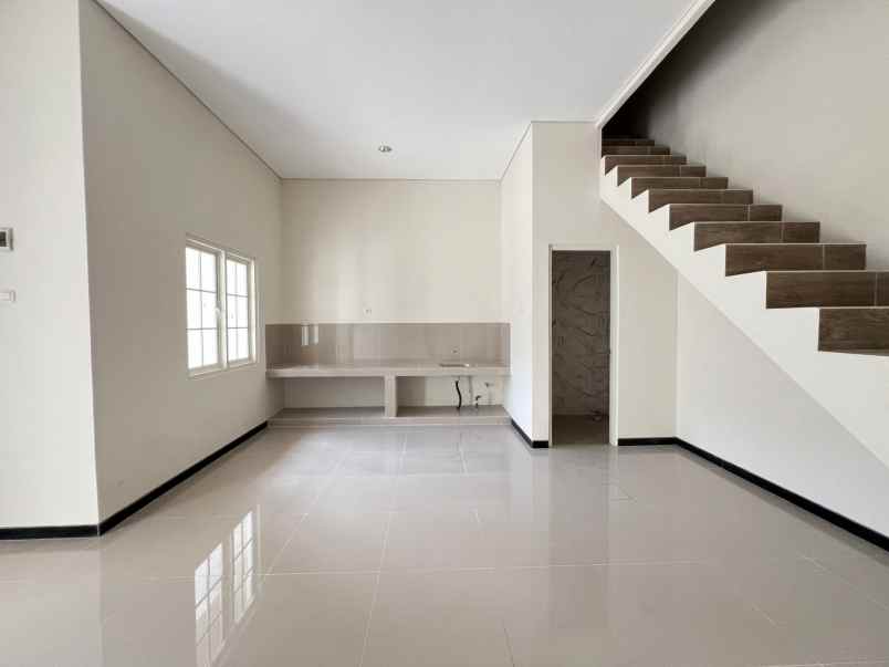 rumah ruko 2 lantai 6x10 under 700jtan di pandaan