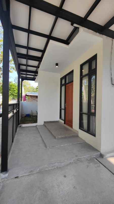 rumah scandinavian dengan balkon desain elegan nyaman