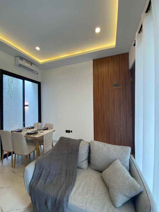 rumah scandinavian di kota jakarta timur