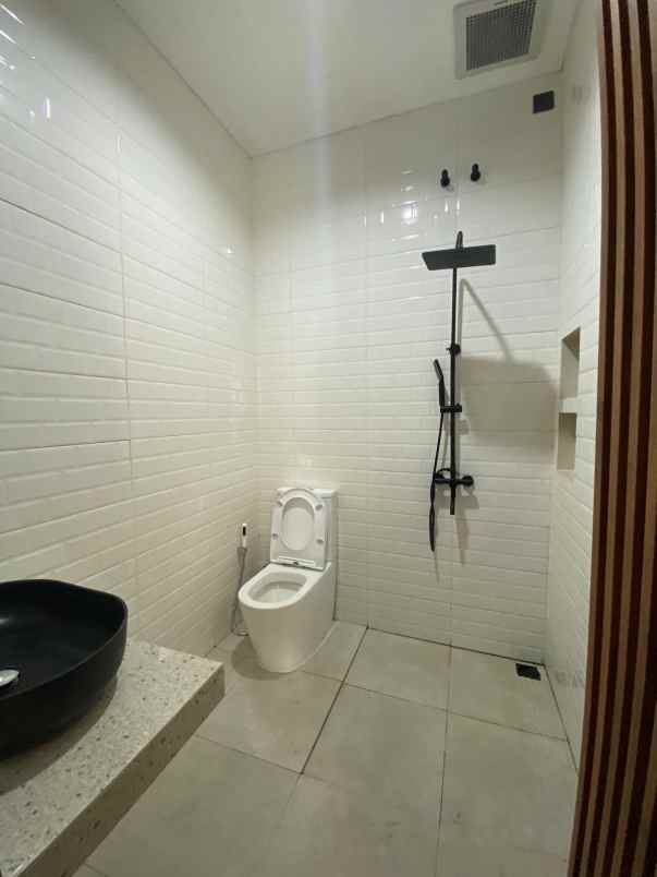 rumah scandinavian di kota jakarta timur