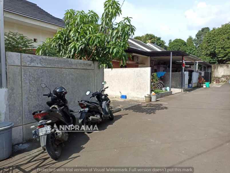 rumah second cantik dan terawat dekat grand depok city