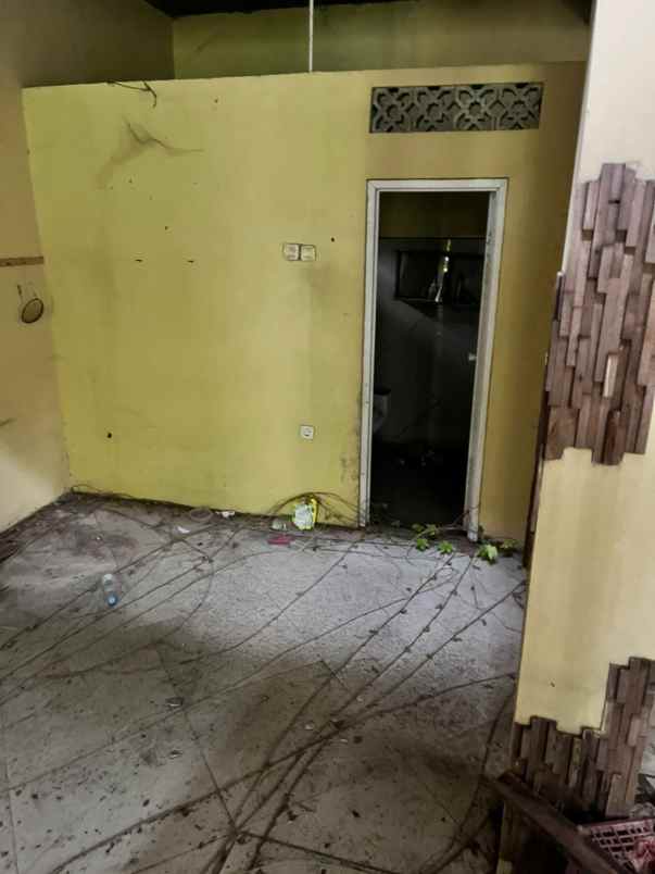 rumah second legalitas lengkap di surosutan umbulharjo