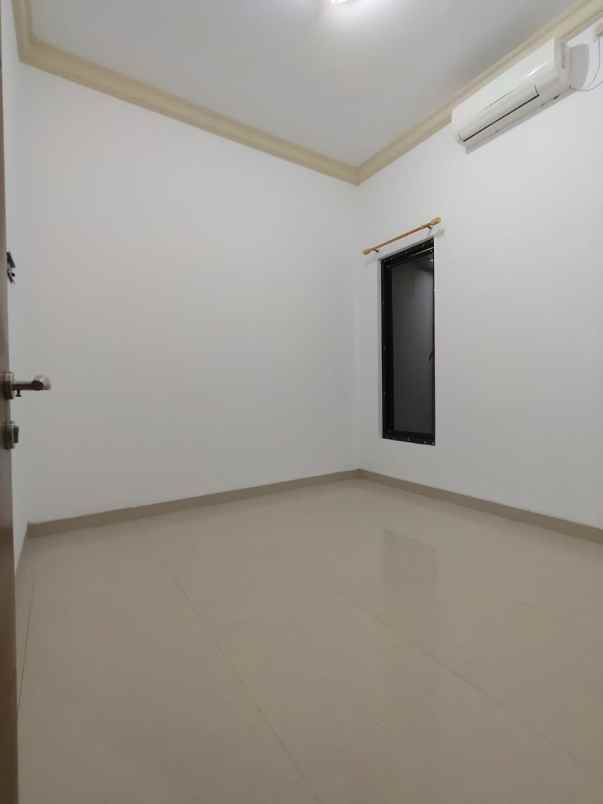 rumah second terawat dan siap huni di cilangkap