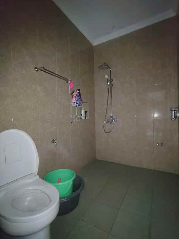 rumah secondary dalam komplek di hankam bekasi