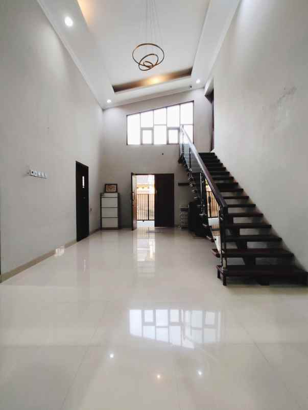 rumah secondary dalam komplek di hankam bekasi