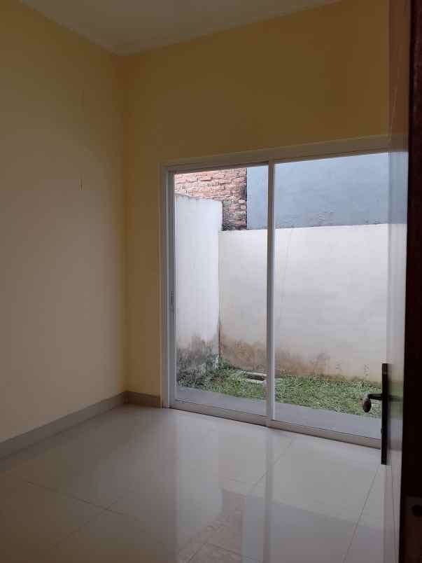 rumah semi 2 lantai siap huni dekat cibubur