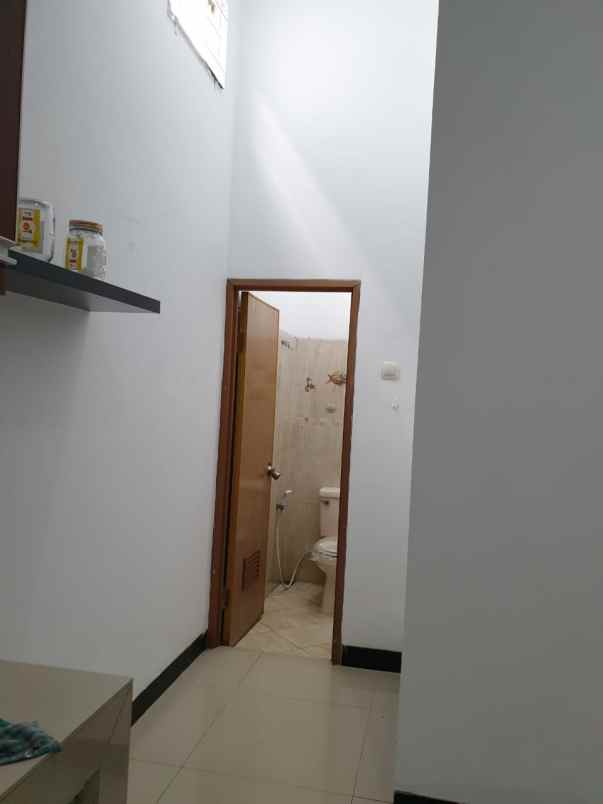 rumah semifurnished 3 kt 3 km 1 5 lantai beji depok