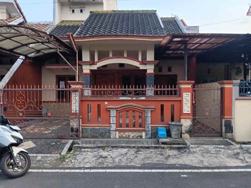 rumah siap huni 800 juta lokasi mepet araya