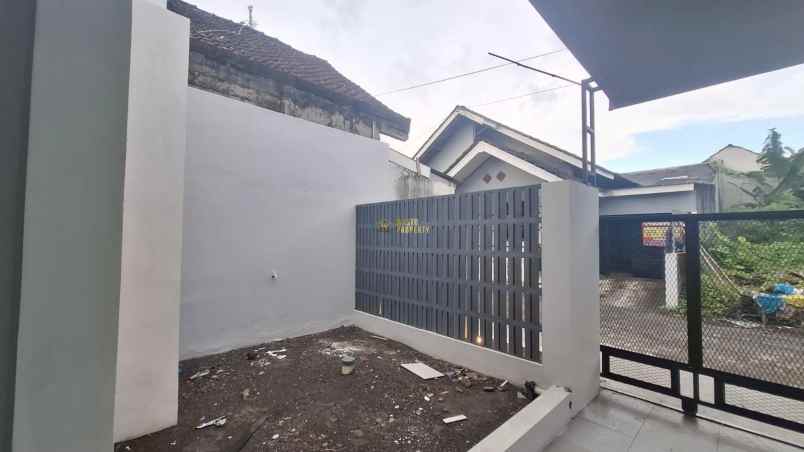 rumah siap huni desain modern 10 menit ke kampus upn