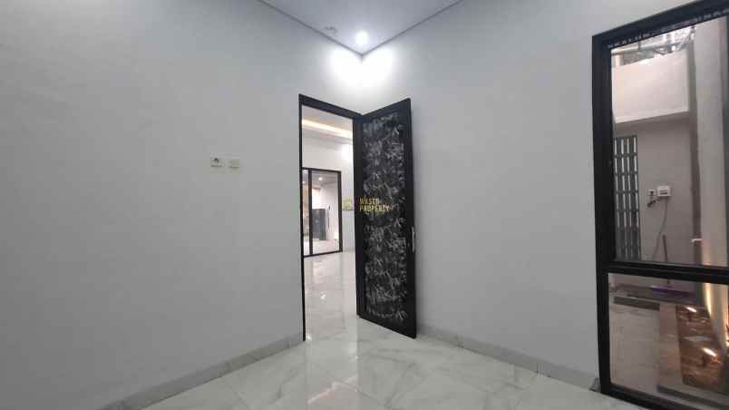 rumah siap huni desain modern 10 menit ke kampus upn