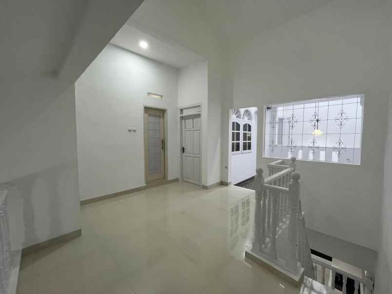 rumah strategis pondok bambu jakarta timur