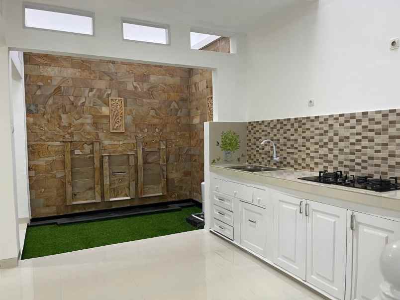 rumah strategis pondok bambu jakarta timur