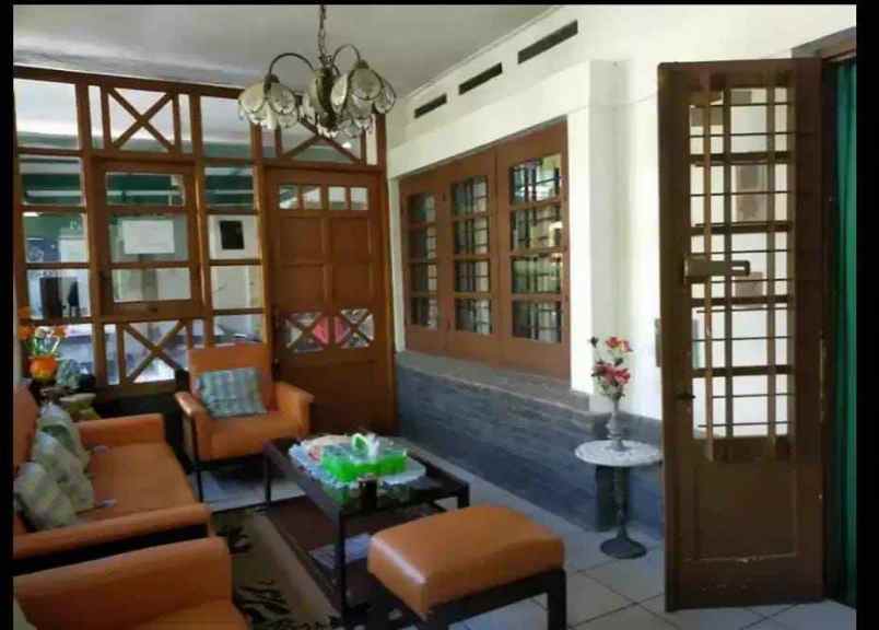 rumah tengah kota dekat gor pancasila cipunegara nego