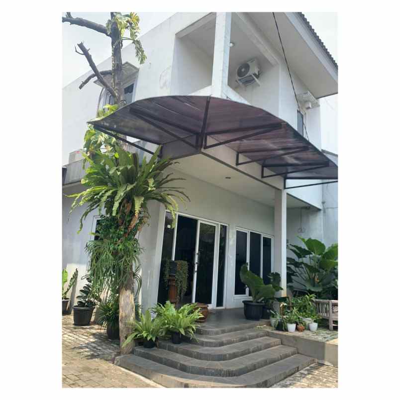 rumah villa bintaro regency