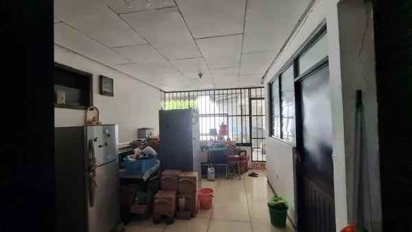 rumaha 12x25 hitung tanah area babatan pantai kenjeran