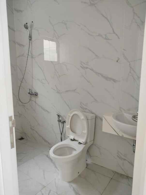 sewa rumah citrine lavon ii tangerang