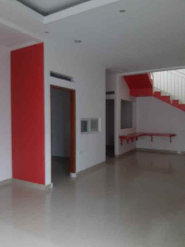 siap huni rumah 2 lantai di komplek nyaman tirta